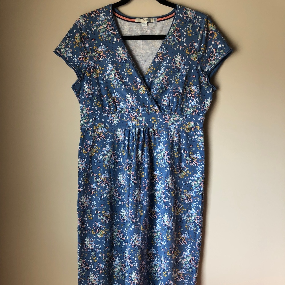 BODEN V-NECK FLORAL PRINT DRESS